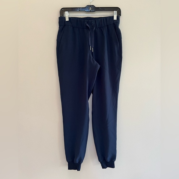 Lululemon On The Fly Jogger in True Navy Blue, size 4 - Picture 5 of 11